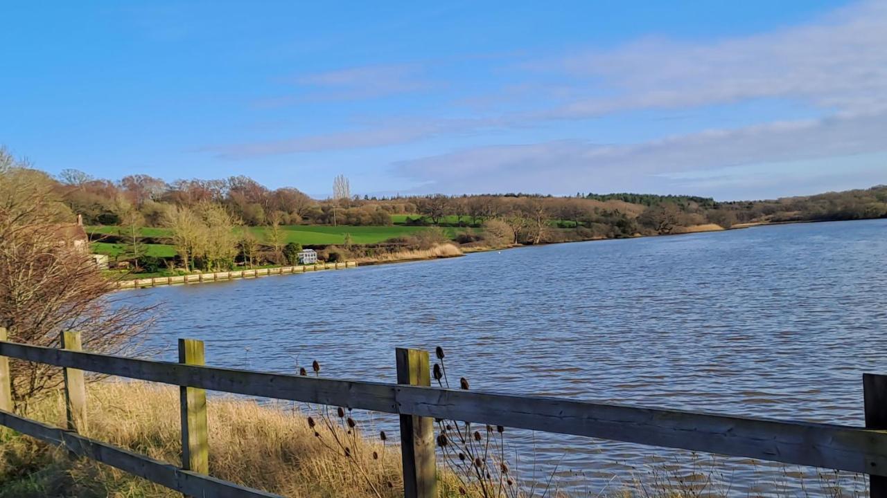 Sandown On The Creek Wootton Bridge  Exterior photo